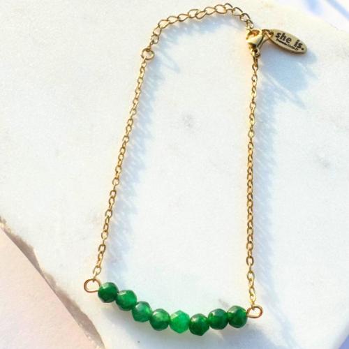 Dainty gold chain bracelet with emerald green natural stone beads, minimalist jewelry